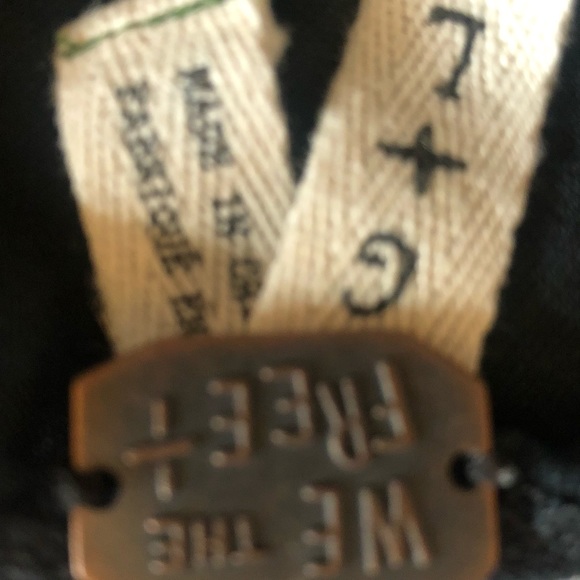 Black cold shoulder T - Picture 5 of 5